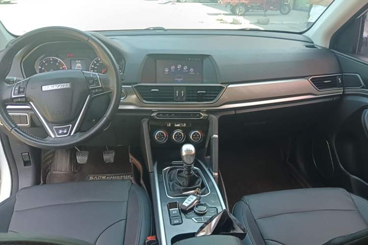 Used Haval H6 2018 Blue Label Sport Edition 1.5T Manual Two-Wheel Drive Elite Model Center Console
