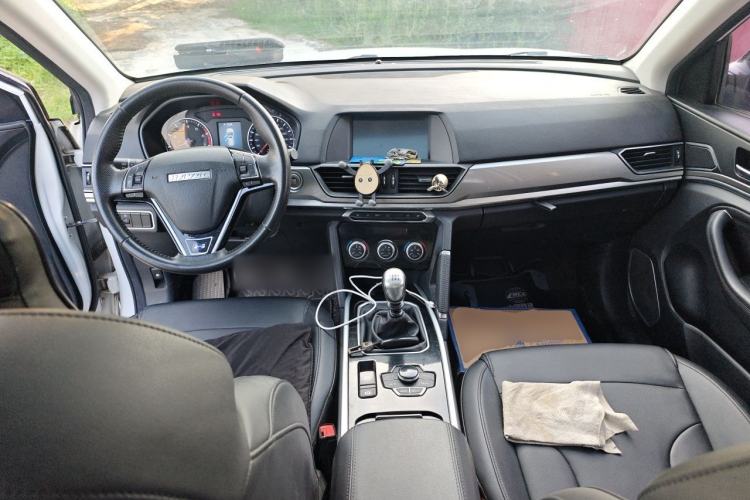 Used Haval H6 2018 Sport Edition 1.5T Manual Two-Wheel Drive Elite Model China V Standard Center Console