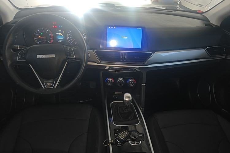 Used Haval H6 2018 Red-Label Sport Version 1.5T Manual Two-Wheel Drive Elite Model Center Console