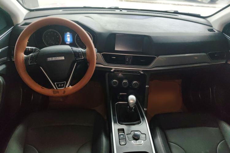 Used Haval H6 2018 Red-Label Sport Version 1.5T Manual Two-Wheel Drive Elite Model Center Console