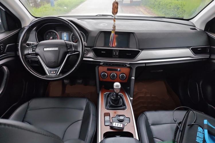 Used Haval H6 2018 Red-Label Sport Version 1.5T Manual Two-Wheel Drive Elite Model Center Console