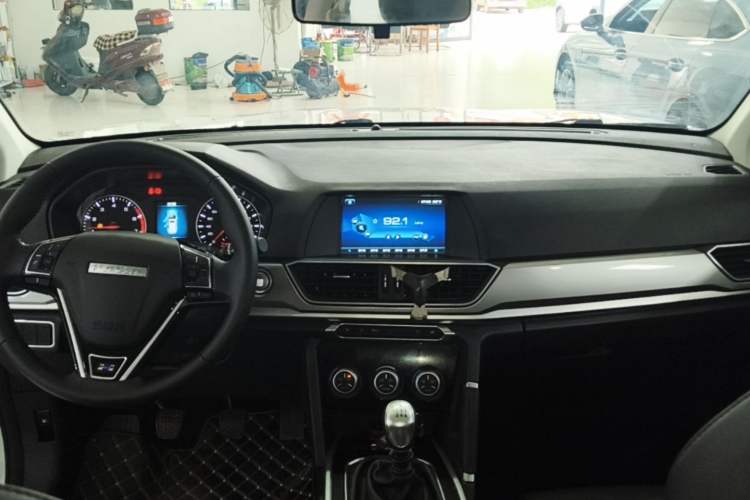 Used Haval H6 2018 Blue Label Sport Edition 1.5T Manual Two-Wheel Drive Elite Model Center Console