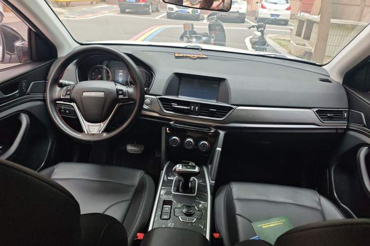 Used Haval H6 2018 Sport Edition 1.5T Automatic Two-Wheel Drive Elite Model China V Standard Center Console