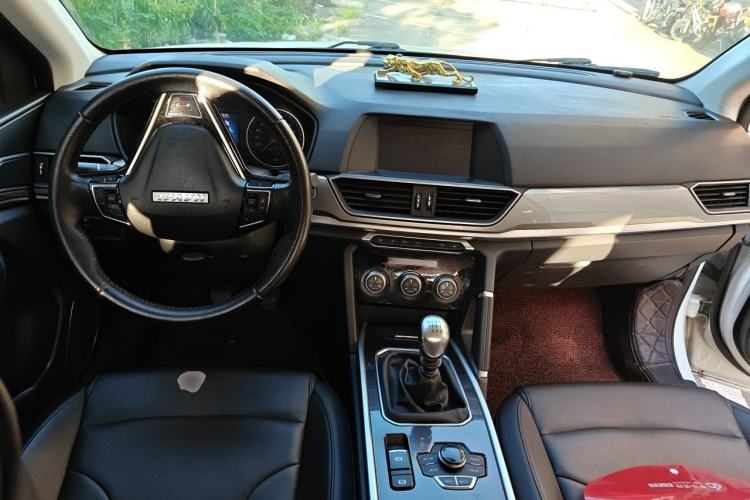 Used Haval H6 2018 Red-Label Sport Version 1.5T Manual Two-Wheel Drive Elite Model Center Console