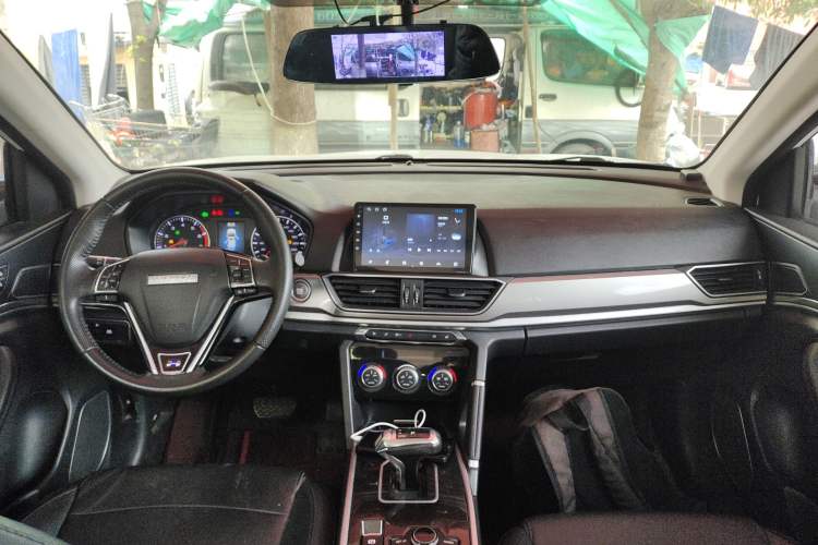 Used Haval H6 2018 Blue Label Sport Edition 1.5T Automatic Two-Wheel Drive Elite Model Center Console