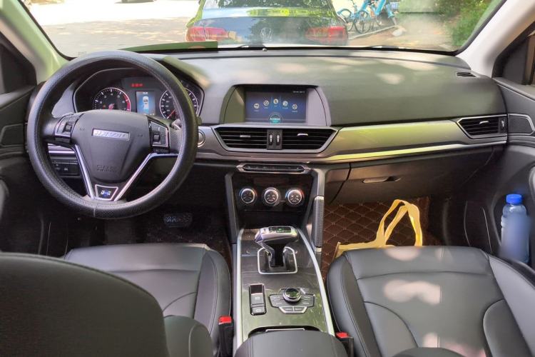 Used Haval H6 2018 Blue Label Sport Edition 1.5T Automatic Two-Wheel Drive Elite Model Center Console