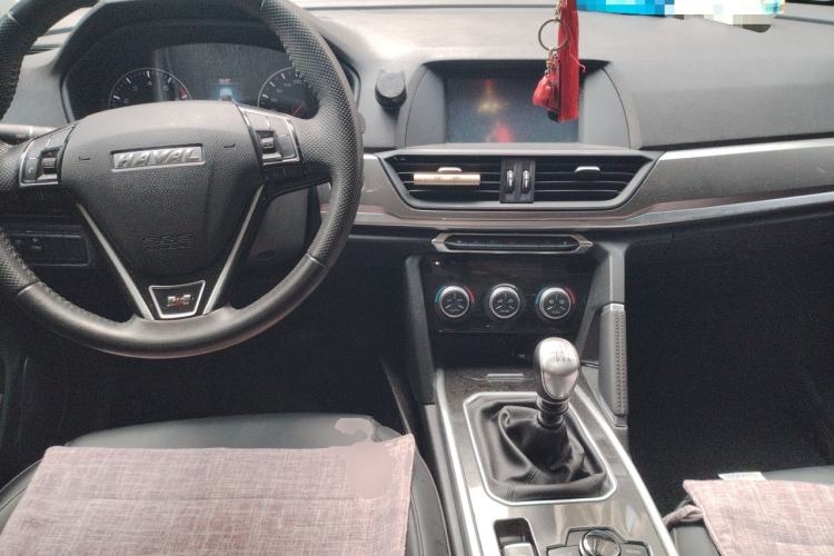 Used Haval H6 2018 Red-Label Sport Version 1.5T Manual Two-Wheel Drive Elite Model Center Console