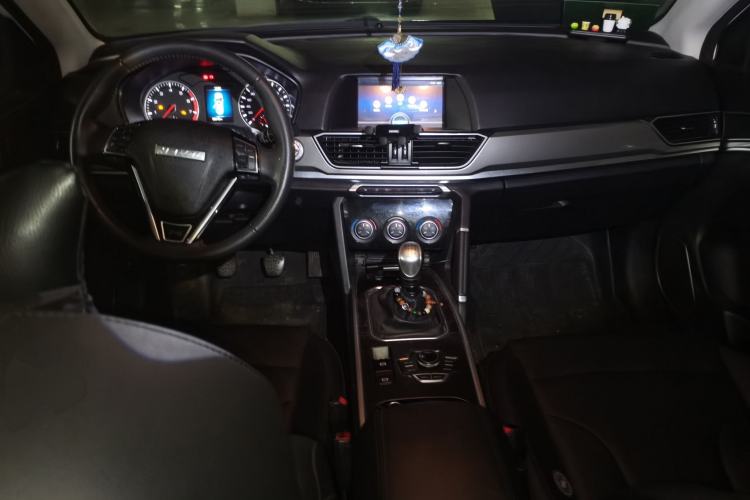 Used Haval H6 2018 Red-Label Sport Version 1.5T Manual Two-Wheel Drive Elite Model Center Console