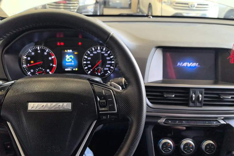 Used Haval H6 2018 Sport Edition 1.5T Automatic Two-Wheel Drive Elite Model China V Standard Center Console
