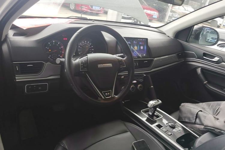 Used Haval H6 2018 Blue Label Sport Edition 1.5T Automatic Two-Wheel Drive Elite Model Center Console
