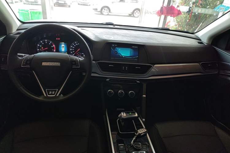 Used Haval H6 2018 Blue Label Sport Edition 1.5T Automatic Two-Wheel Drive Elite Model Center Console
