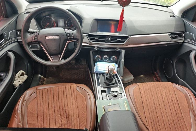 Used Haval H6 2018 Red-Label Sport Version 1.5T Manual Two-Wheel Drive Elite Model Center Console