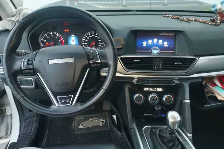 Used Haval H6 2018 Red-Label Sport Version 1.5T Manual Two-Wheel Drive Elite Model Center Console