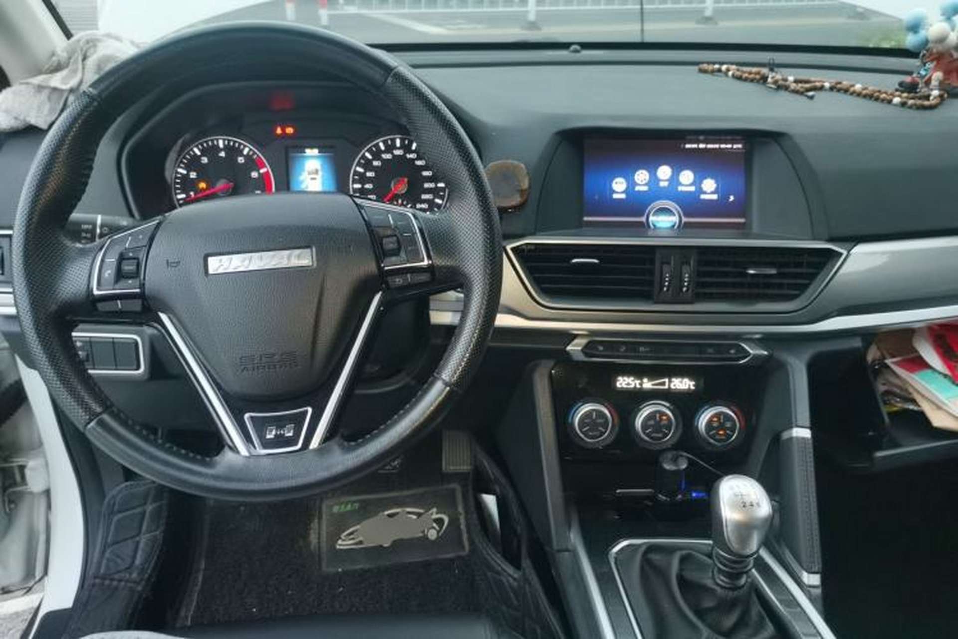 Used Haval H6 2018 Red-Label Sport Version 1.5T Manual Two-Wheel Drive Elite Model Center Console