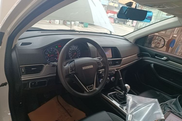 Used Haval H6 2018 Sport Edition 1.5T Manual Two-Wheel Drive Elite Model China V Standard Center Console