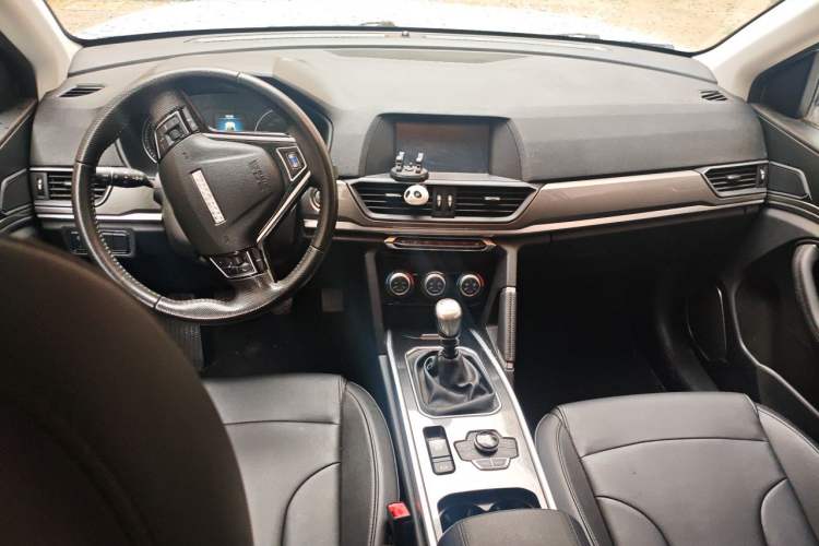 Used Haval H6 2018 Blue Label Sport Edition 1.5T Manual Two-Wheel Drive Elite Model Center Console