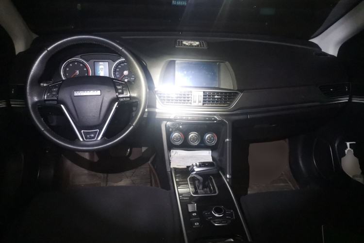 Used Haval H6 2018 Sport Edition 1.5T Automatic Two-Wheel Drive Elite Model China V Standard Center Console