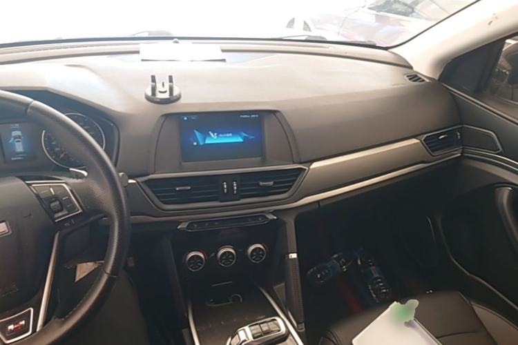 Used Haval H6 2018 Red-Label Sport Edition 1.5T Automatic Two-Wheel Drive Elite Model Center Console
