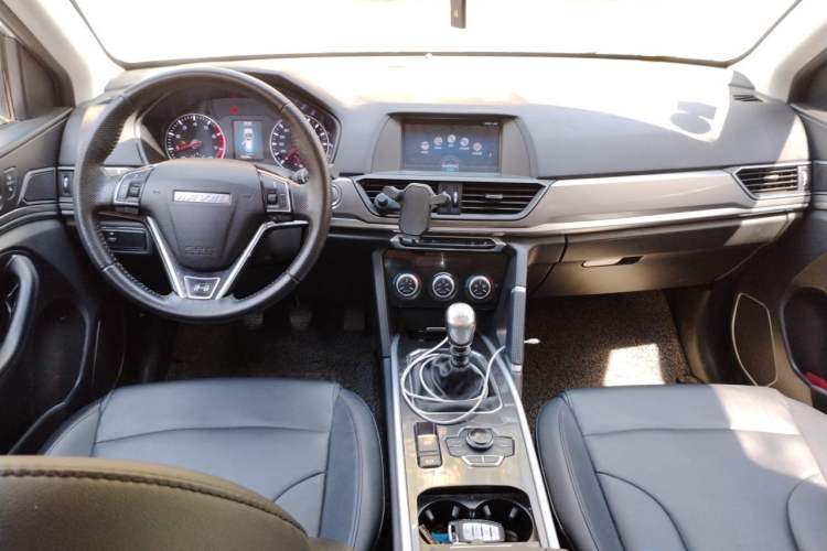 Used Haval H6 2018 Sport Edition 1.5T Manual Two-Wheel Drive Elite Model China V Standard Center Console