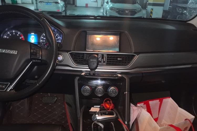 Used Haval H6 2018 Red-Label Sport Edition 1.5T Automatic Two-Wheel Drive Elite Model Center Console