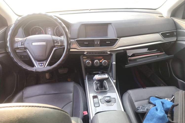 Used Haval H6 2018 Sport Edition 1.5T Automatic Two-Wheel Drive Elite Model China V Standard Center Console
