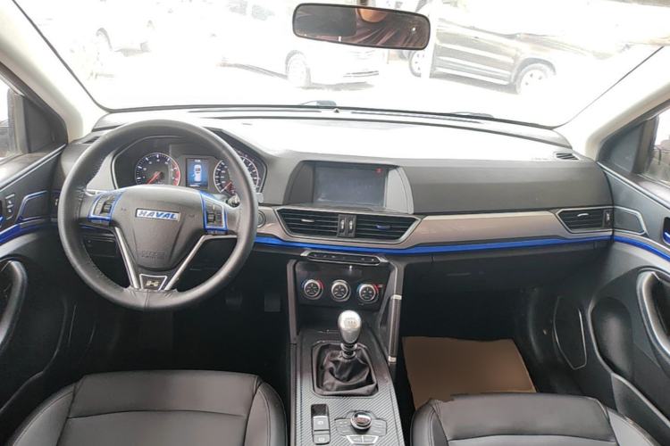 Used Haval H6 2018 Sport Edition 1.5T Manual Two-Wheel Drive Elite Model China V Standard Center Console