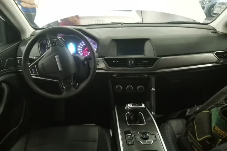 Used Haval H6 2018 Blue Label Sport Edition 1.5T Automatic Two-Wheel Drive Elite Model Center Console
