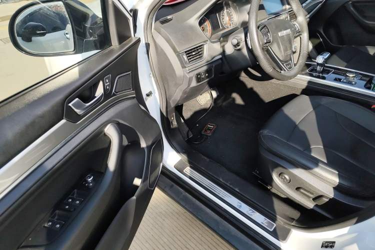 Used Haval H6 2018 Sport Edition 1.5T Automatic Two-Wheel Drive Elite Model China V Standard Driver Seat