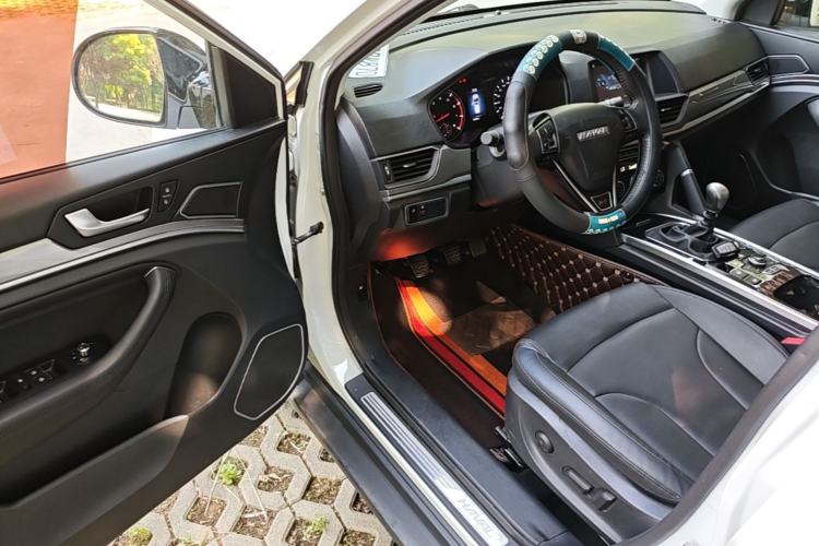 Used Haval H6 2018 Red-Label Sport Version 1.5T Manual Two-Wheel Drive Elite Model Driver Seat