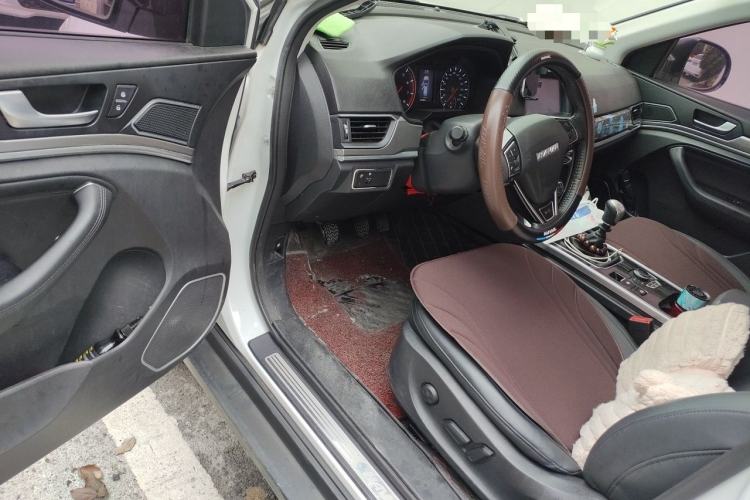 Used Haval H6 2018 Sport Edition 1.5T Manual Two-Wheel Drive Elite Model China V Standard Driver Seat