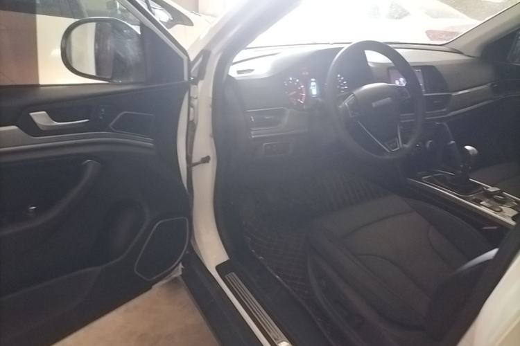 Used Haval H6 2018 Sport Edition 1.5T Manual Two-Wheel Drive Elite Model China V Standard Driver Seat
