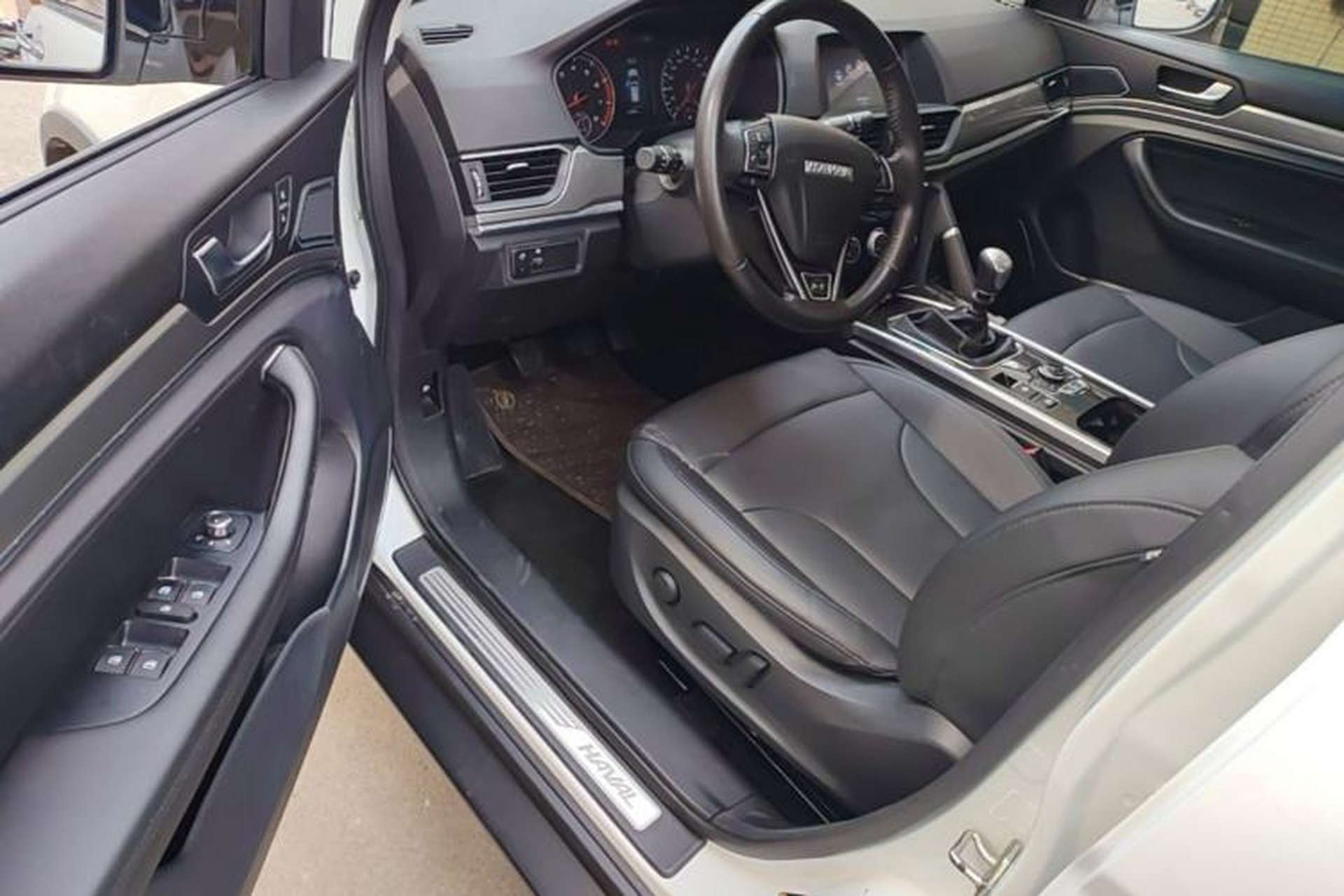Used Haval H6 2018 Sport Edition 1.5T Manual Two-Wheel Drive Elite Model China V Standard Driver Seat