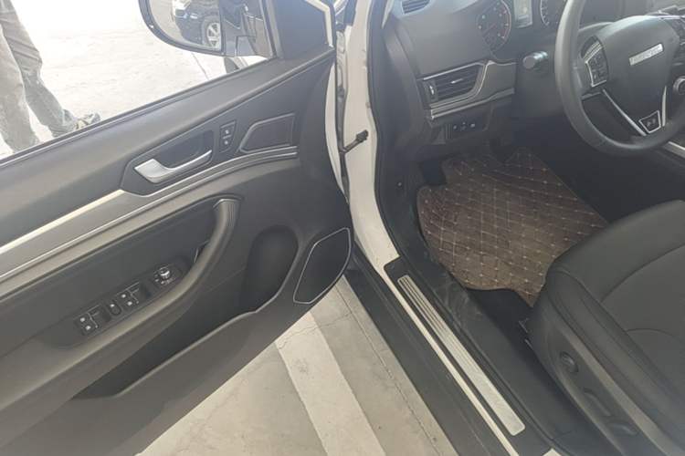 Used Haval H6 2018 Sport Edition 1.5T Automatic Two-Wheel Drive Elite Model China V Standard Driver Seat