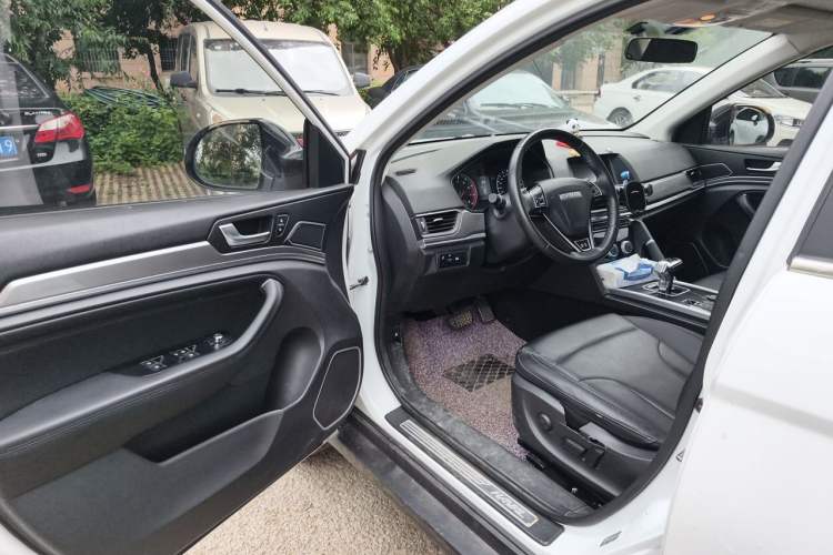 Used Haval H6 2018 Sport Edition 1.5T Automatic Two-Wheel Drive Elite Model China V Standard Driver Seat