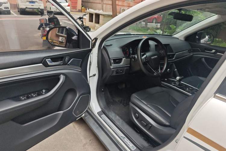 Used Haval H6 2018 Sport Edition 1.5T Automatic Two-Wheel Drive Elite Model China V Standard Driver Seat