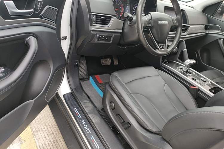 Used Haval H6 2018 Sport Edition 1.5T Automatic Two-Wheel Drive Elite Model China V Standard Driver Seat