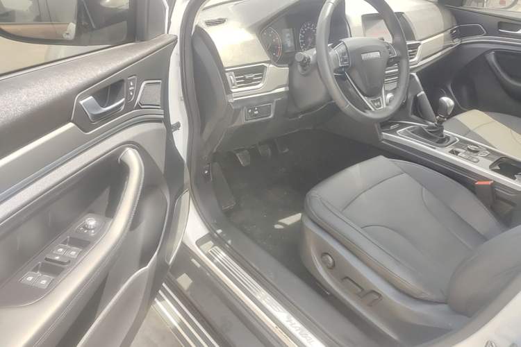 Used Haval H6 2018 Sport Edition 1.5T Manual Two-Wheel Drive Elite Model China V Standard Driver Seat