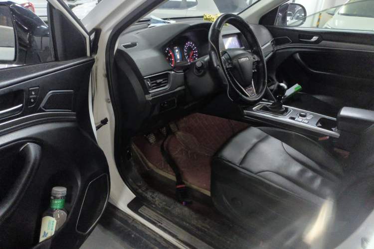 Used Haval H6 2018 Sport Edition 1.5T Manual Two-Wheel Drive Elite Model China V Standard Driver Seat
