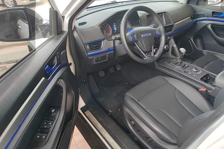 Used Haval H6 2018 Sport Edition 1.5T Manual Two-Wheel Drive Elite Model China V Standard Driver Seat