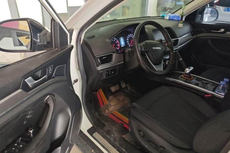 Used Haval H6 2018 Sport Edition 1.5T Automatic Two-Wheel Drive Elite Model China V Standard Driver Seat