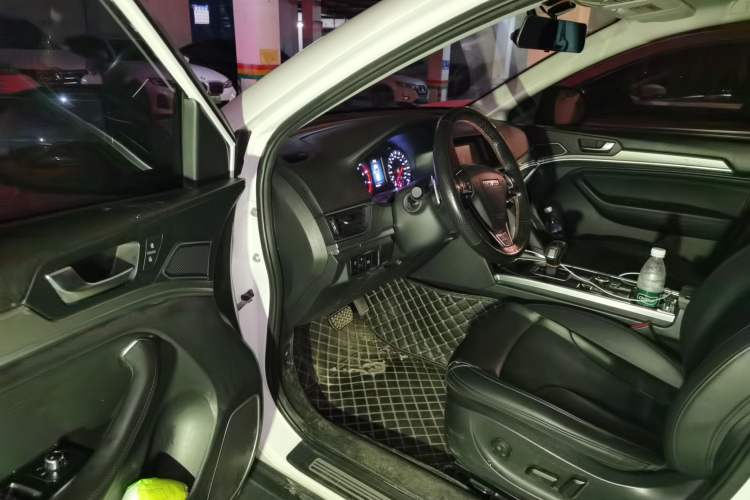 Used Haval H6 2018 Sport Edition 1.5T Automatic Two-Wheel Drive Elite Model China V Standard Driver Seat