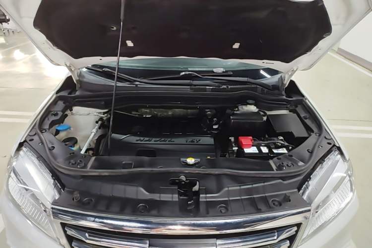 Used Haval H6 2018 Sport Edition 1.5T Automatic Two-Wheel Drive Elite Model China V Standard Engine Bay