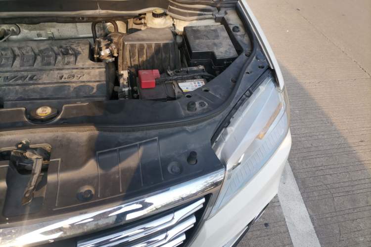 Used Haval H6 2018 Red-Label Sport Version 1.5T Manual Two-Wheel Drive Elite Model Engine Bay Left
