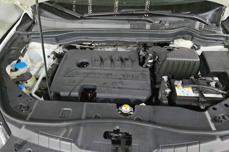 Used Haval H6 2018 Sport Edition 1.5T Automatic Two-Wheel Drive Elite Model China V Standard Engine Bay