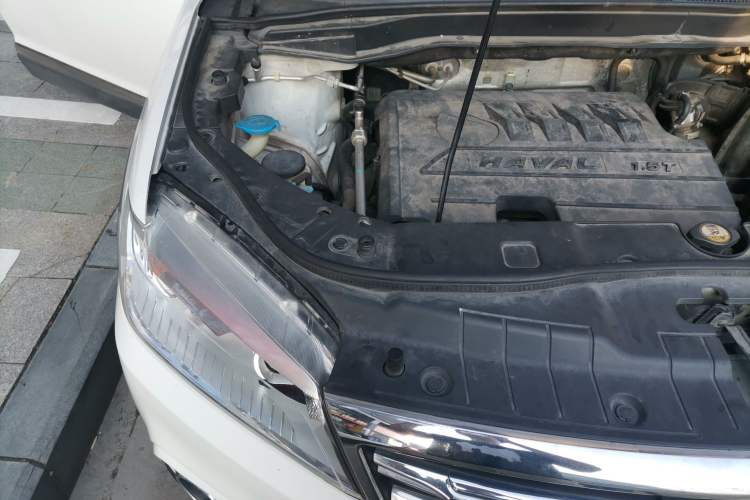 Used Haval H6 2018 Red-Label Sport Version 1.5T Manual Two-Wheel Drive Elite Model Engine Bay Right