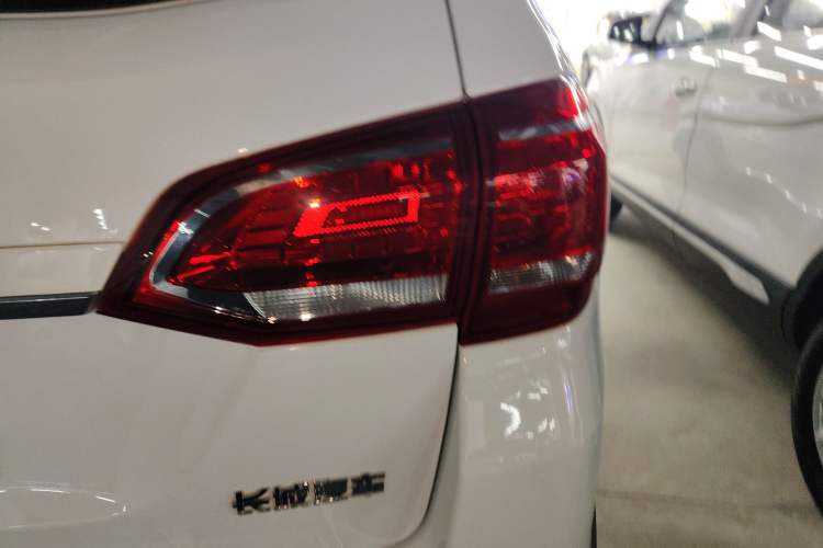 Used Haval H6 2018 Red-Label Sport Version 1.5T Manual Two-Wheel Drive Elite Model Exterior 3