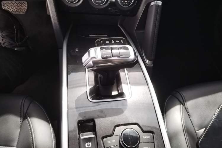 Used Haval H6 2018 Red-Label Sport Edition 1.5T Automatic Two-Wheel Drive Elite Model Gear Lever