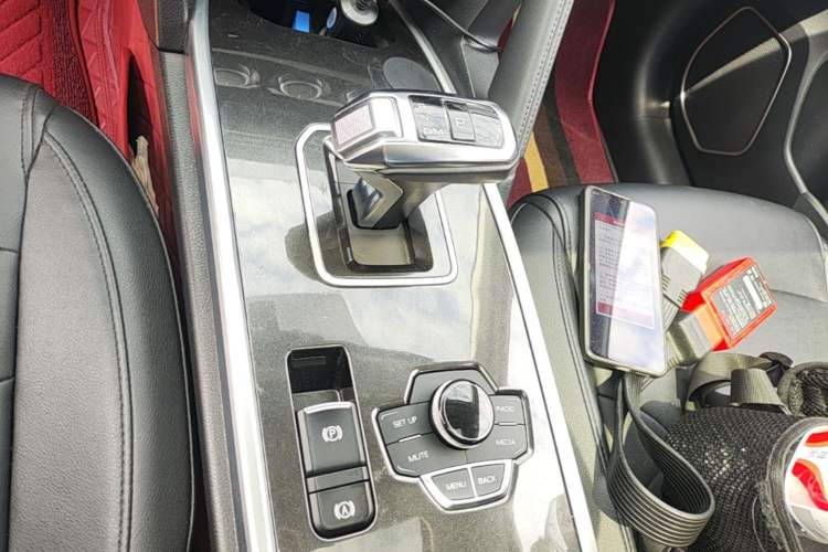 Used Haval H6 2018 Red-Label Sport Edition 1.5T Automatic Two-Wheel Drive Elite Model Gear Lever
