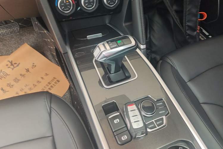 Used Haval H6 2018 Blue Label Sport Edition 1.5T Automatic Two-Wheel Drive Elite Model Gear Lever