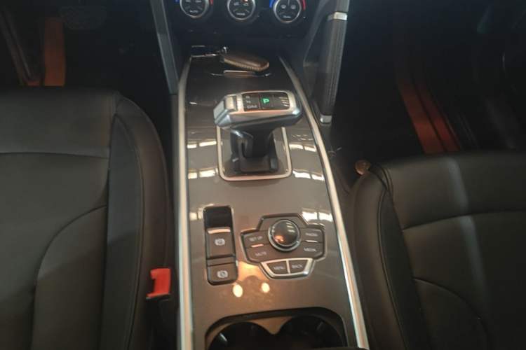 Used Haval H6 2018 Sport Edition 1.5T Automatic Two-Wheel Drive Elite Model China V Standard Gear Lever